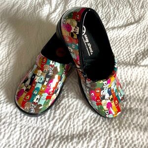 EASY STREETslip resistant/non marking sole!CUTE4 all,helpful when on ur ft a lot